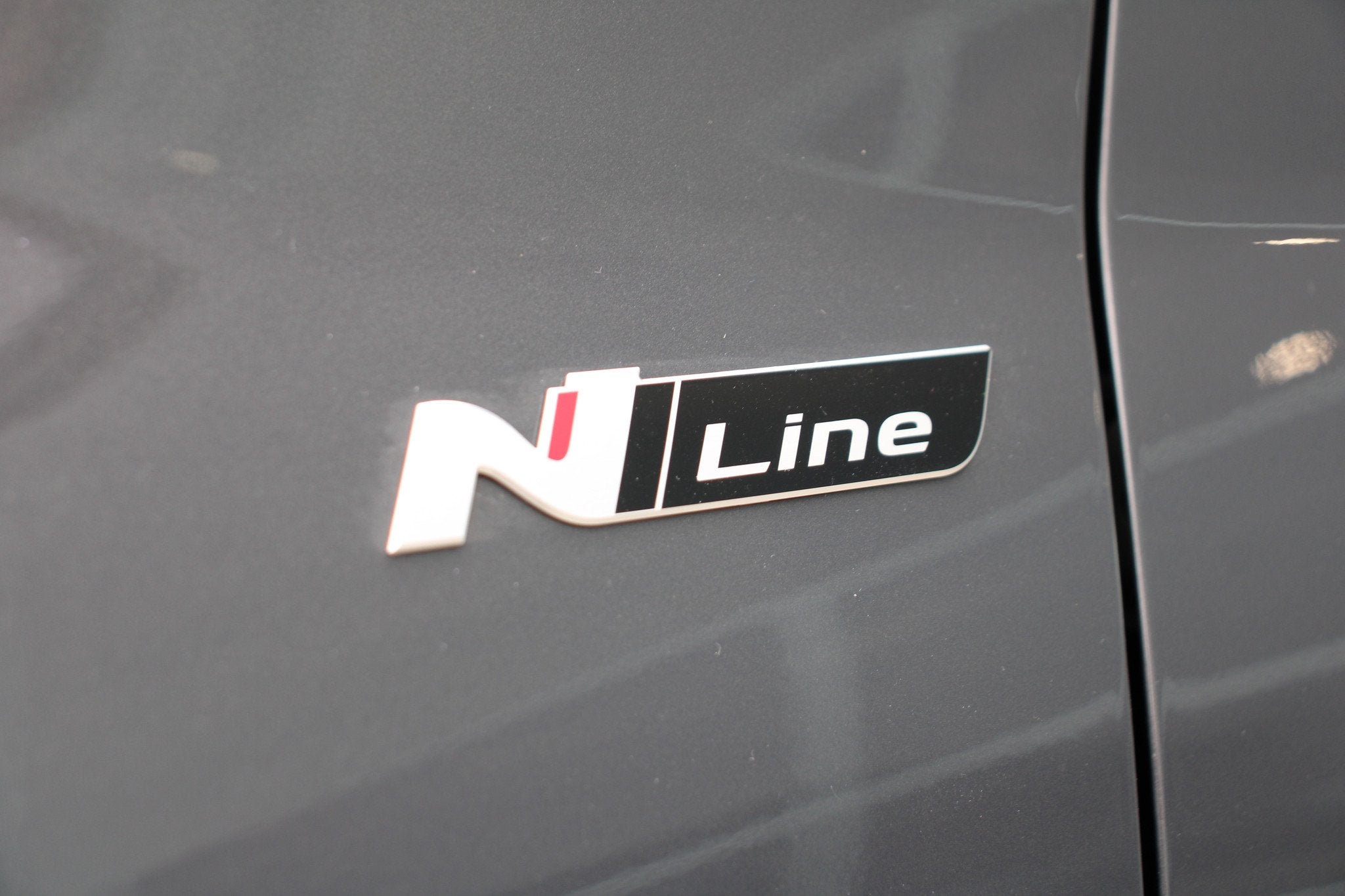 Hyundai i30 1.0T Twist N-Line 100PK M6 *CAM*NAV*APPLE/ANDROI, Auto's, Voorwielaandrijving, Stof, Zwart, Bedrijf