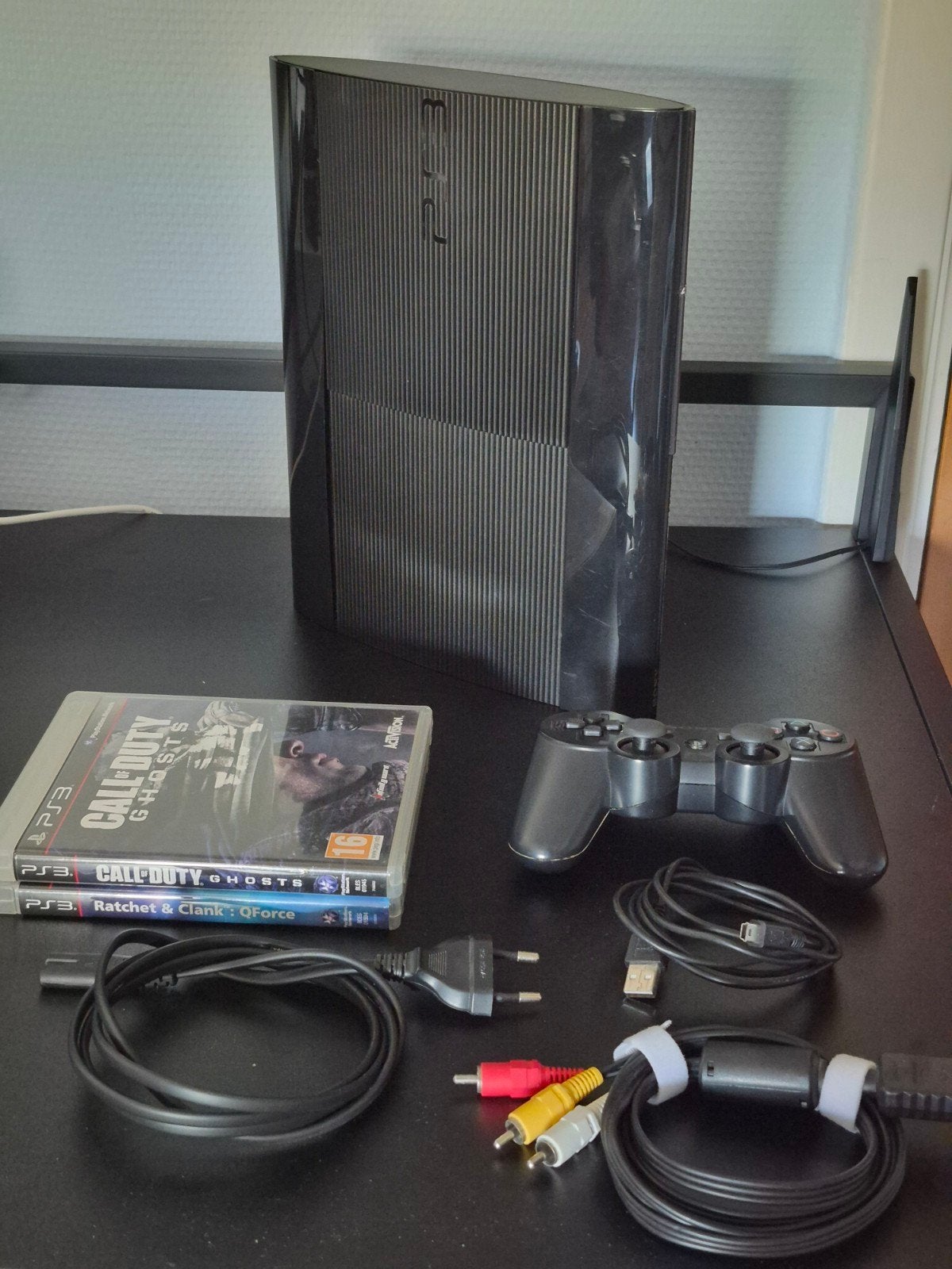 Playstation 3 - 320GB met 2 games, Games en Spelcomputers, Super Slim, 320 GB, Ophalen of Verzenden, Met 1 controller