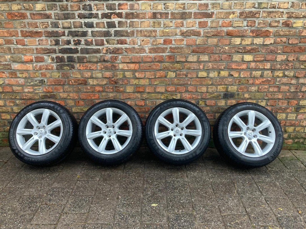 Kit pneus d'hiver avec des jantes Volvo - en parfait état, Autos : Pièces & Accessoires, Neuf, Pneus hiver, Véhicule de tourisme