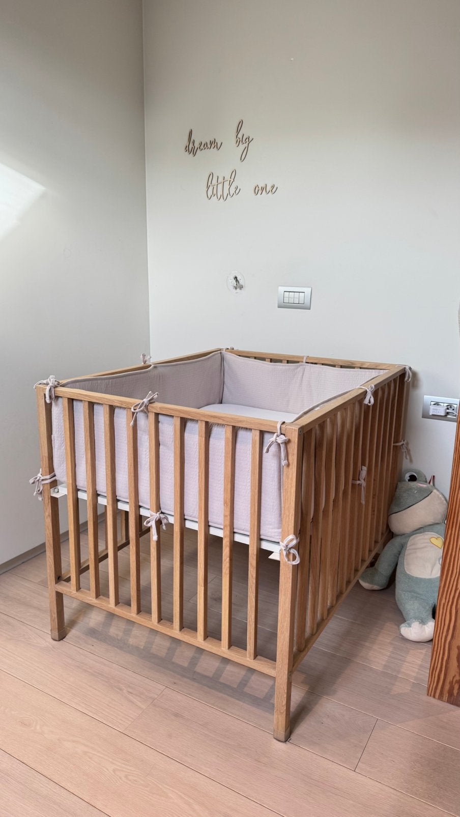 Massief eikenhouten babypark/bed, Ophalen, Zo goed als nieuw
