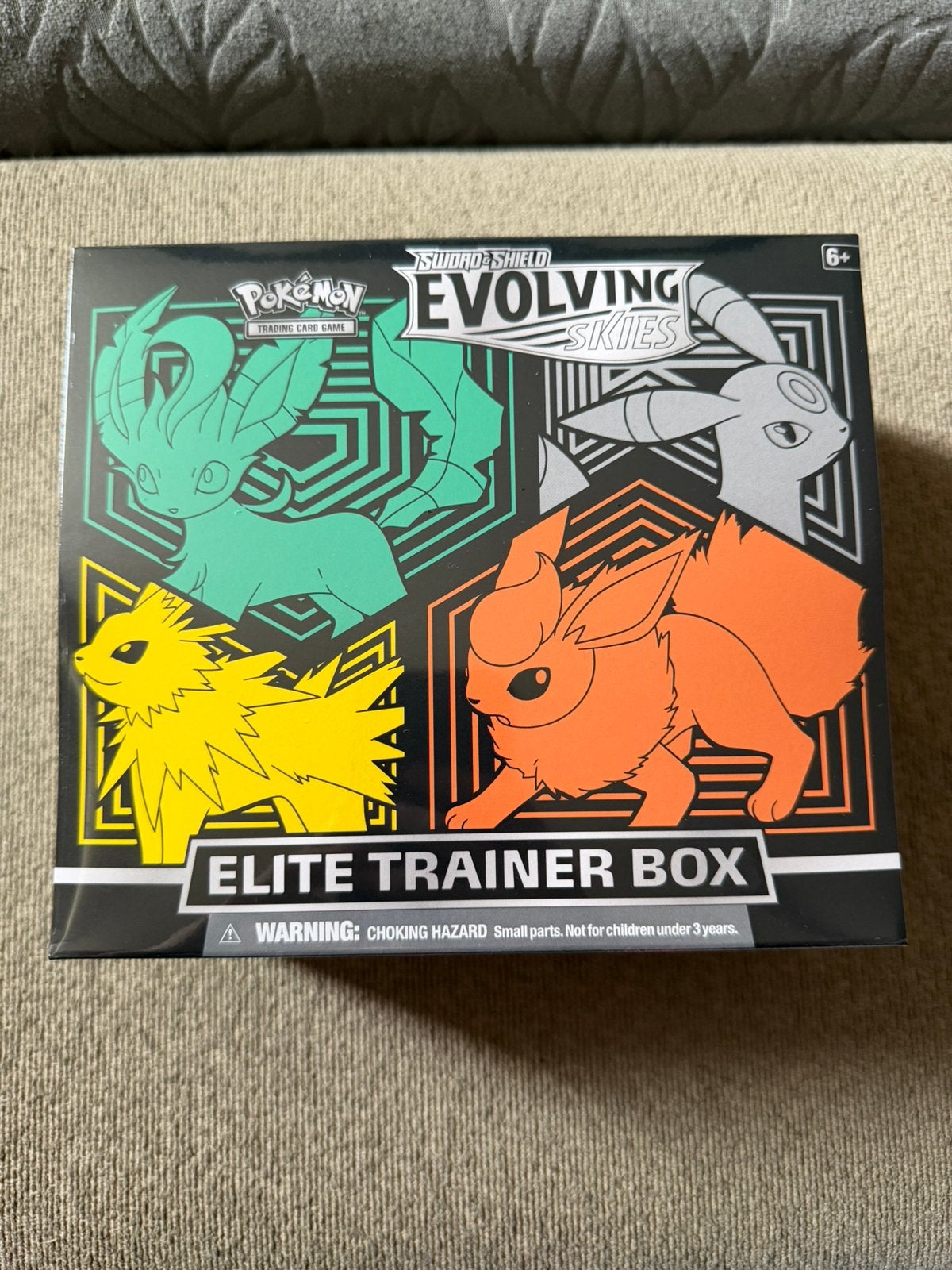 Evolving Skies Elite Trainer Box (LUJF), Enlèvement, Comme neuf