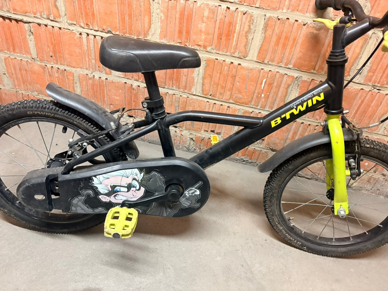 B’TWIN Dark Hero 500 16” kinderfiets – zo goed als nieuw!, Fietsen en Brommers, Ophalen, Zo goed als nieuw, 16 inch