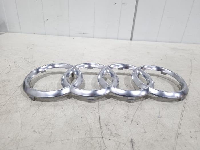 Embleem van een Audi E-Tron, Gebruikt, -, -, -