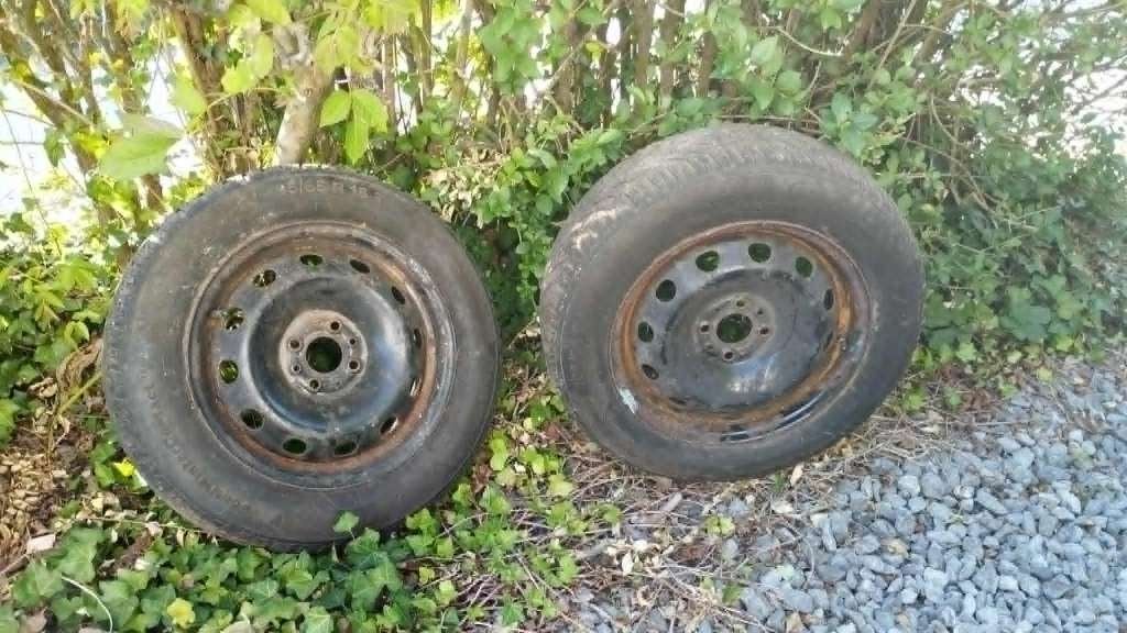 Verkoop van 2 winterbanden met 185 65 R15 88T velgen, Auto-onderdelen, Banden en Velgen, Ophalen, Gebruikt, 15 inch, Band(en)