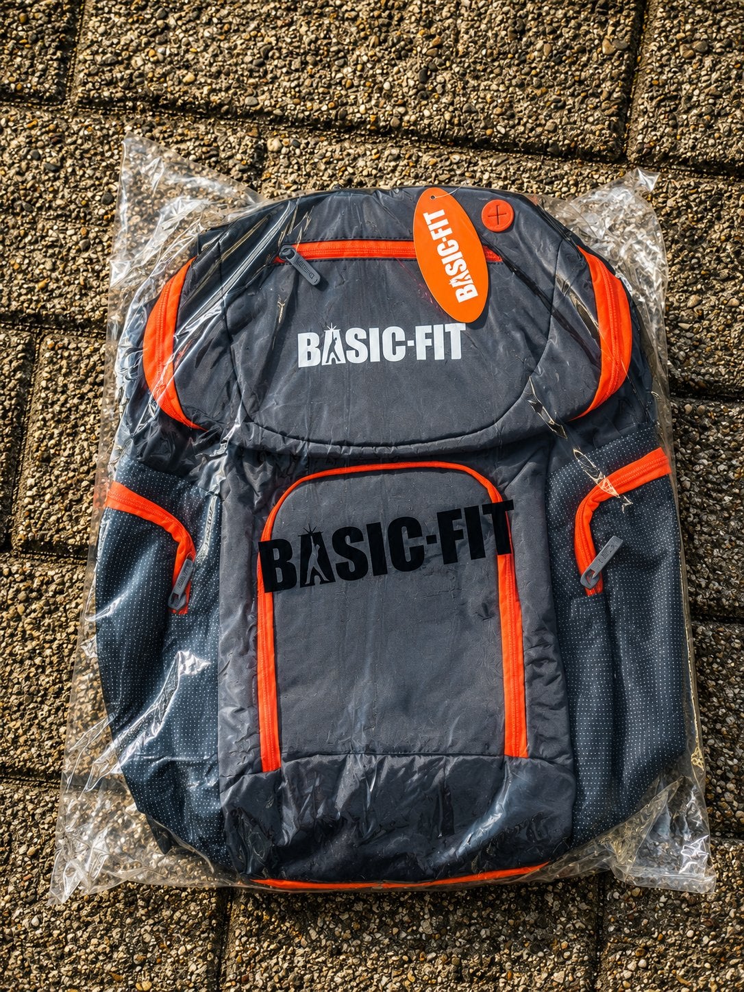 Basic-Fit rugzak nieuw in verpakking zwart oranje, Verzenden, 25 tot 40 cm, Nieuw, Waterdicht