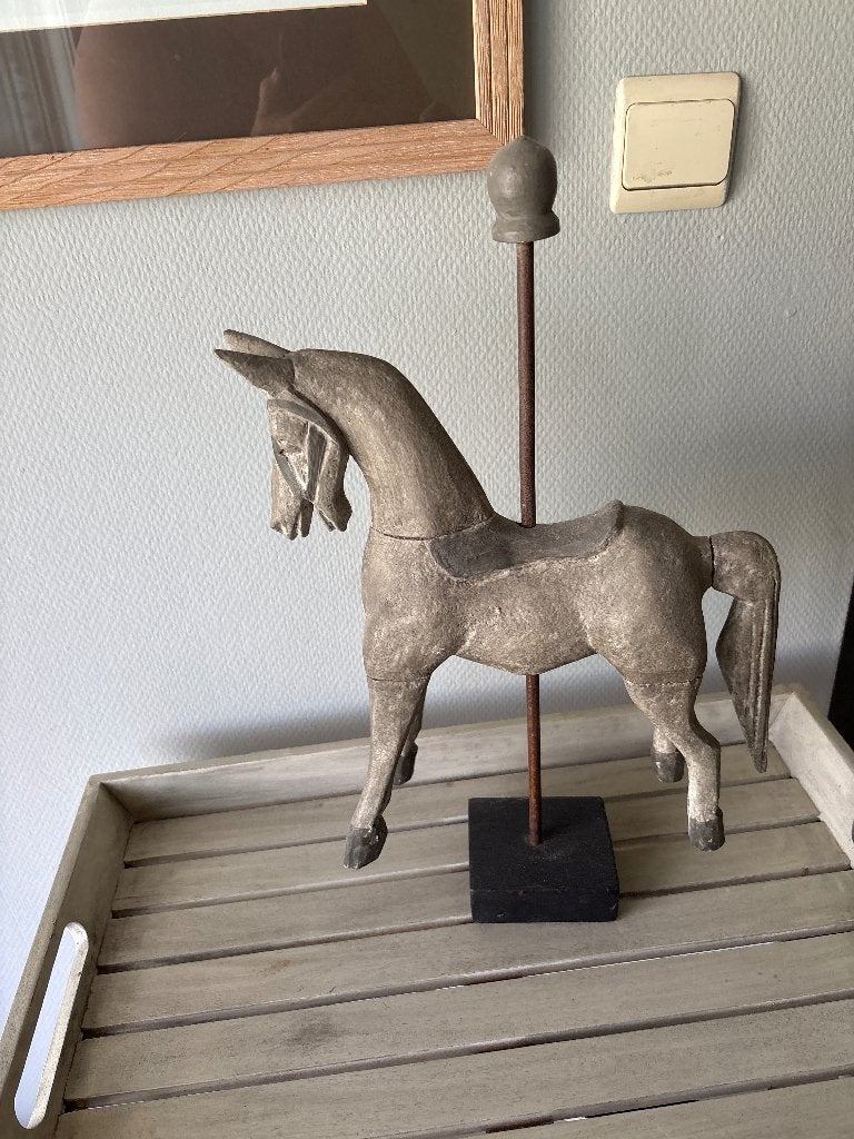 Decoratie houten paardje, Ophalen, Op sokkel, Hout, Bruin