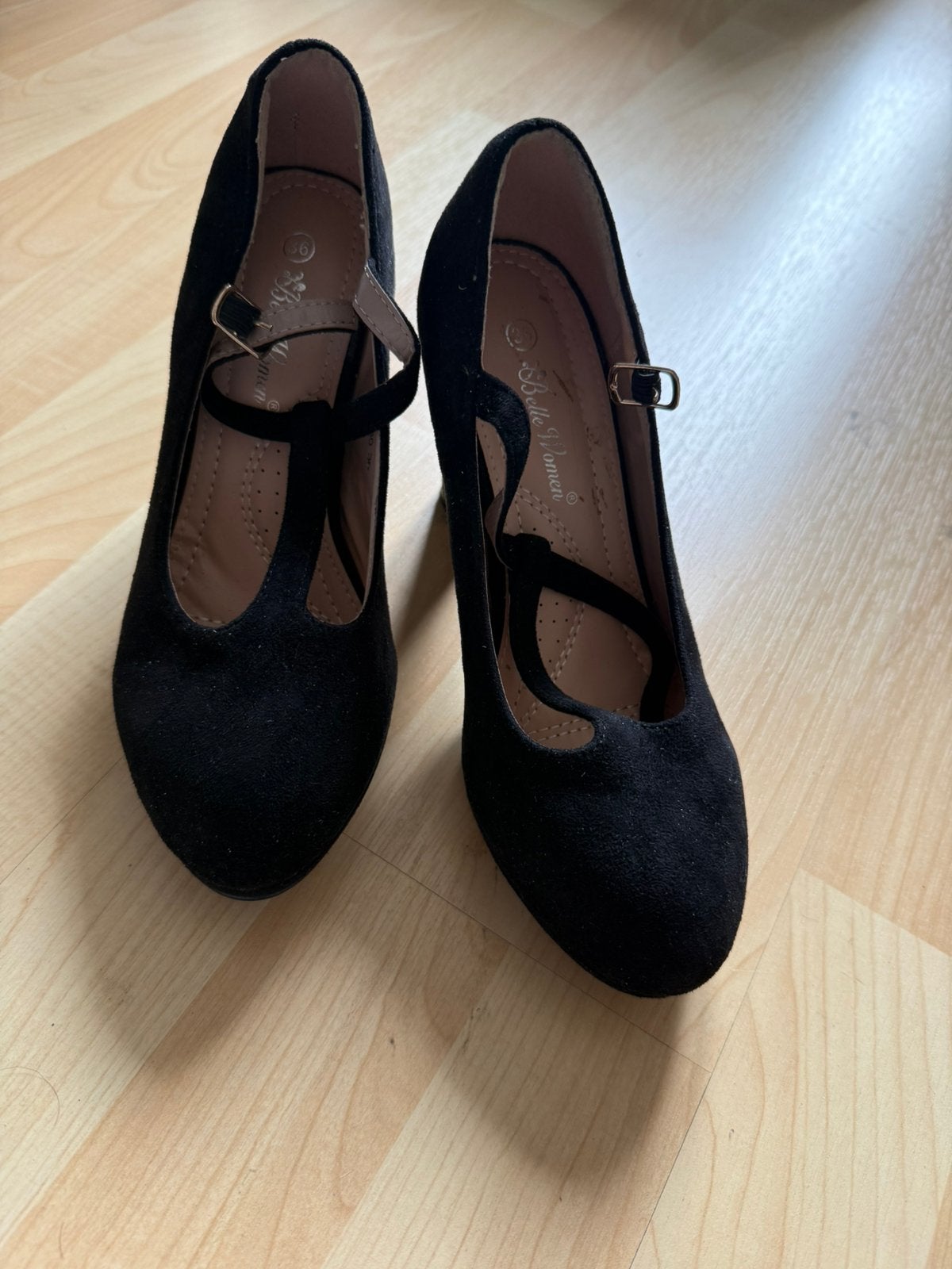 Talon haut femme taille 36 (A donner gratuitement), Vêtements | Femmes, Chaussures, Comme neuf, Enlèvement ou Envoi