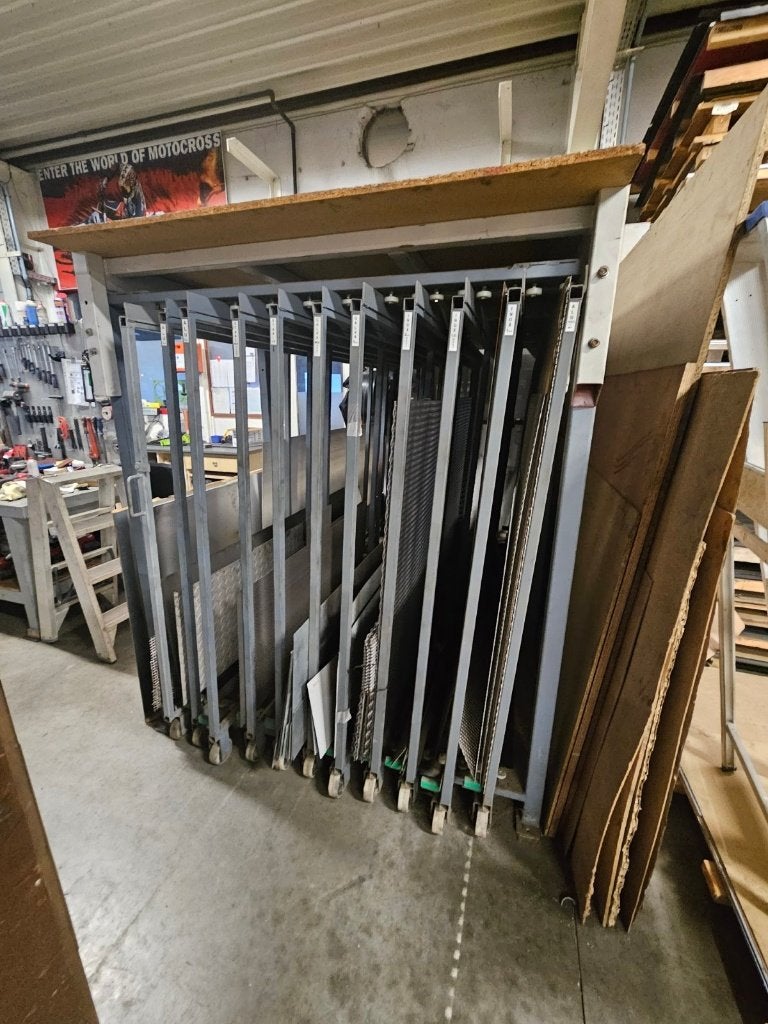 Verticaal platenrek 3000x1500 – 11 laden – met bovenplatform, Ophalen, Gebruikt