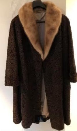 Manteau en fourrure d'Astrakan (NOUVEAU), "Le Bon" (Avenue Louise), Brun, Enlèvement, Taille 42/44 (L)