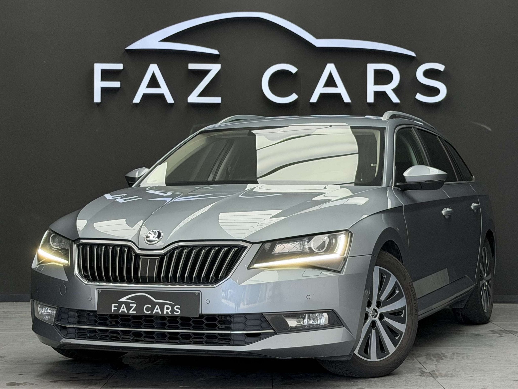 Skoda Superb SW 1.6 CR TDi GreenLine Style * CUIR + GPS + RE, Autos, Skoda, Cuir, Argent ou Gris, Achat, Euro 6
