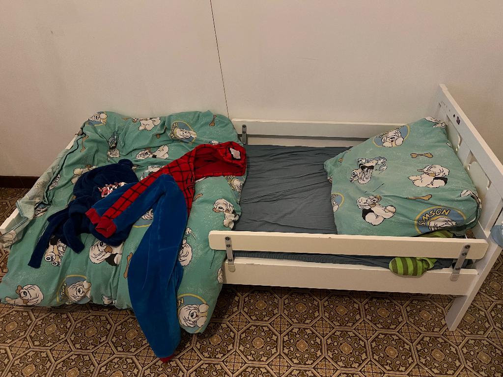 2x Peuterbed, Kinderen en Baby's, Ophalen, Gebruikt, 70 tot 85 cm, 140 tot 160 cm