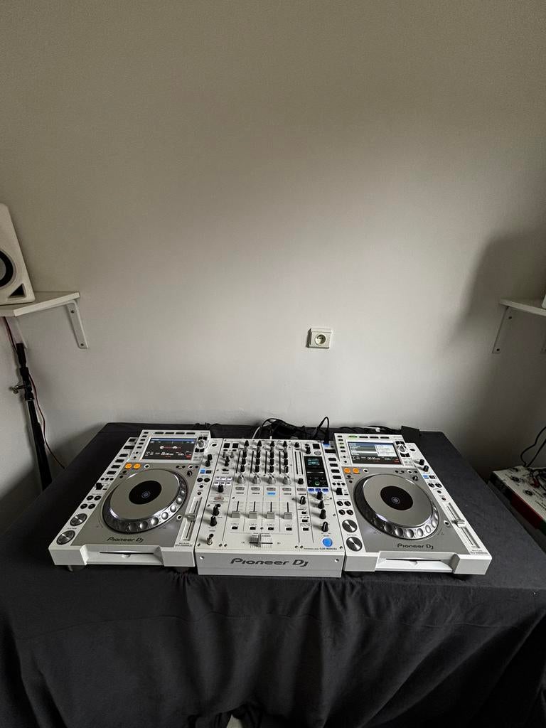 Cdj 2000 nexus 2 édition White, Musique & Instruments, DJ sets & Platines, Comme neuf, Pioneer, Enlèvement