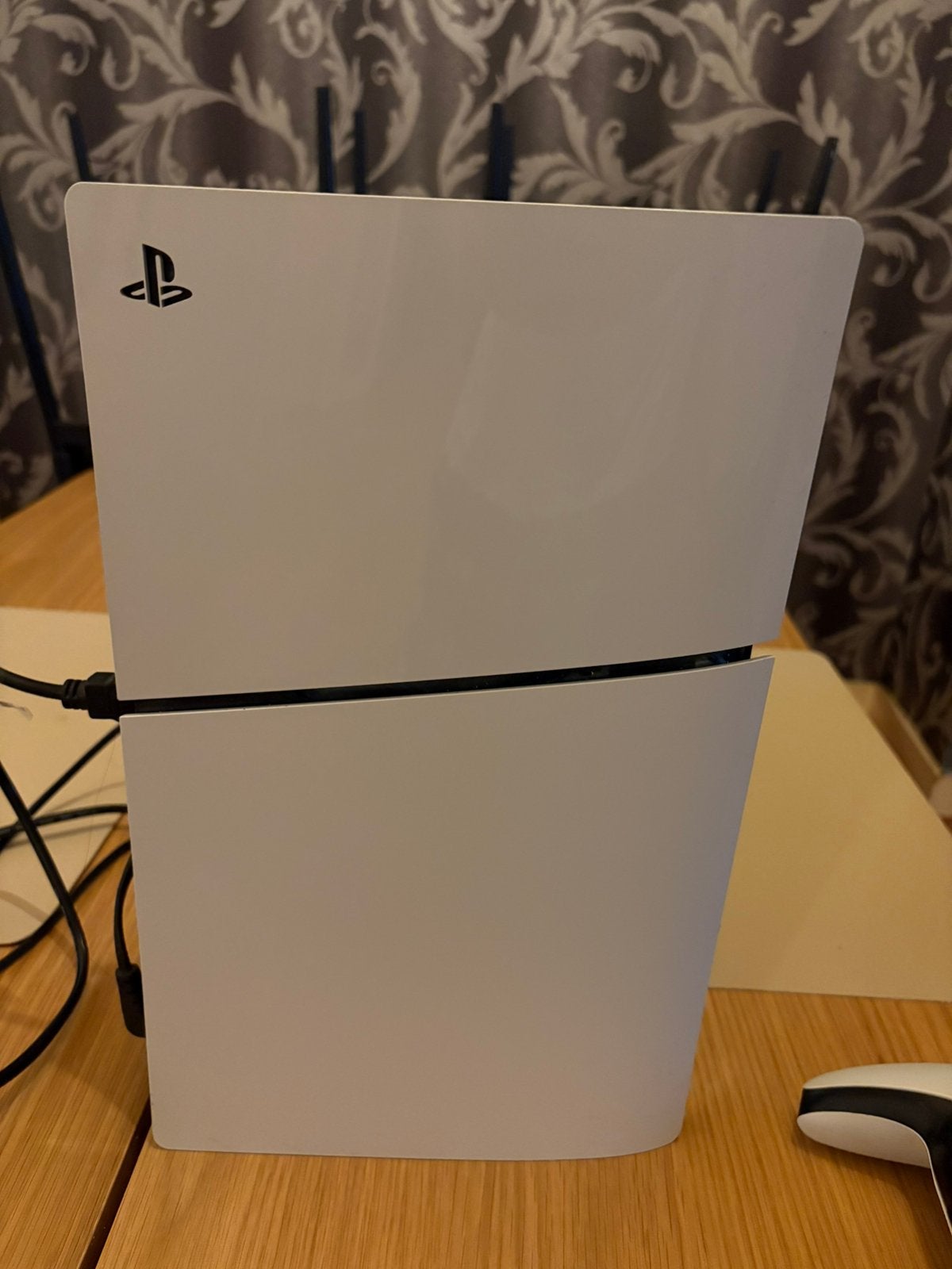 Titel: PS5 Slim Disc Edition + controller – zeer goede staat, Games en Spelcomputers, Ophalen, Zo goed als nieuw