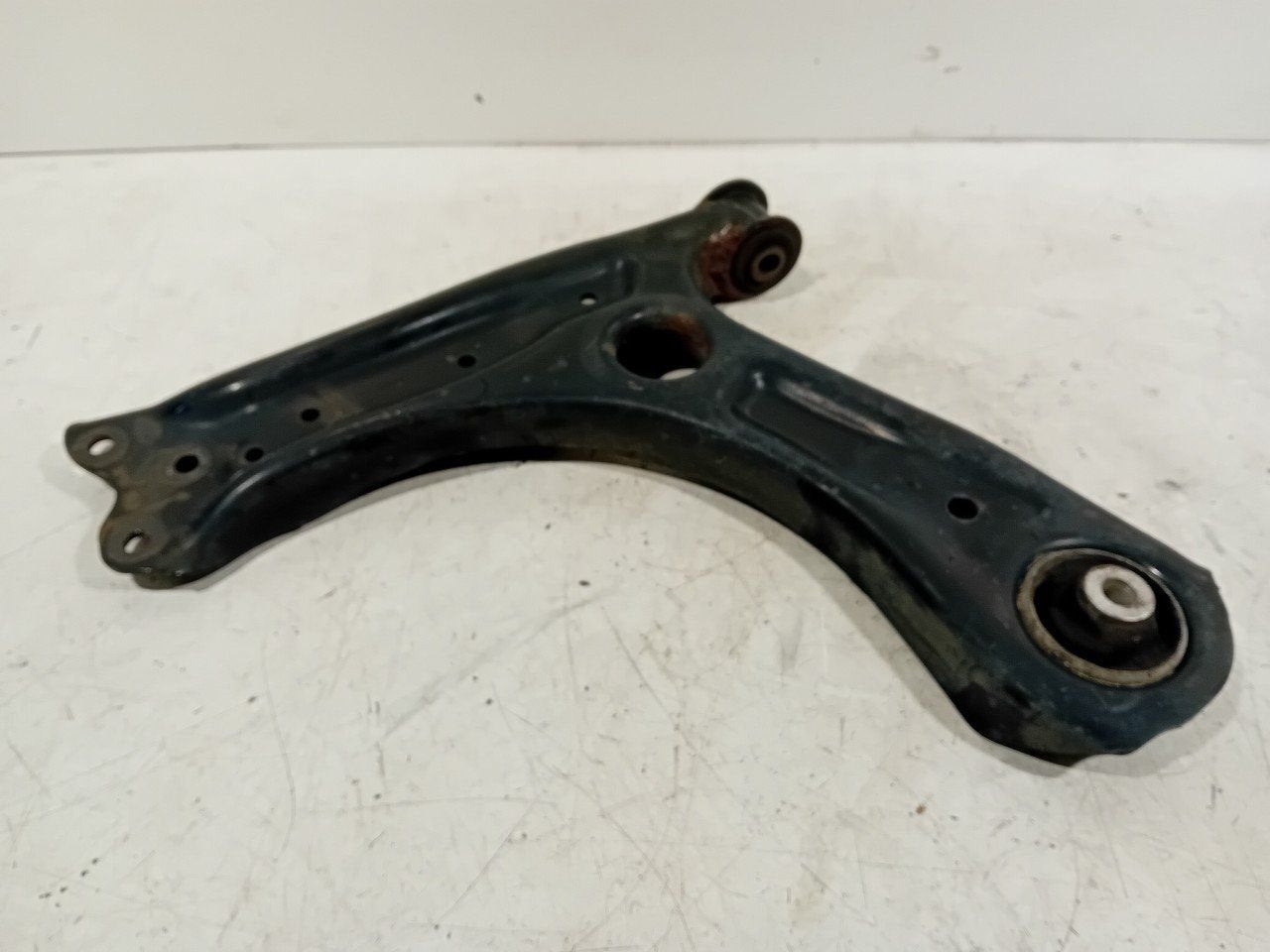 Draagarm links voor Skoda Fabia, Onderdelen@venauto.nl, Van der Ven Autorecycling B.V., Gebruikt, Ettenseweg 76, 4706 PB Roosendaal, The Netherlands