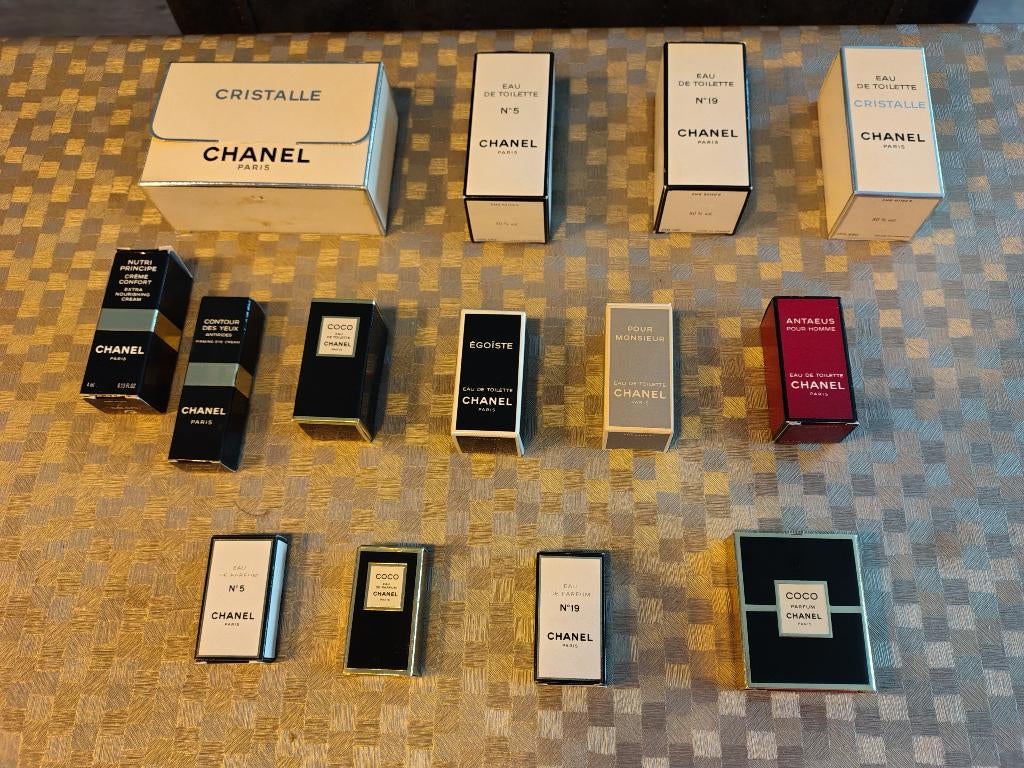 Miniatuur parfum flesjes collectie Chanel, Ophalen, Zo goed als nieuw, Miniatuur