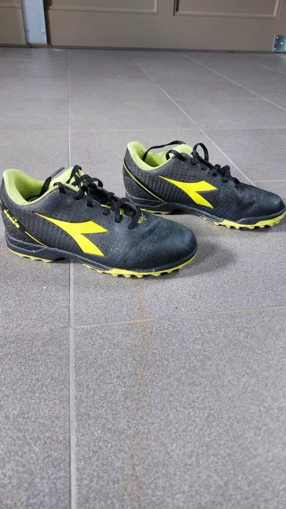 diadora voetbalschoen maat 34, Sport en Fitness, Voetbal, Ophalen, Gebruikt, Schoenen