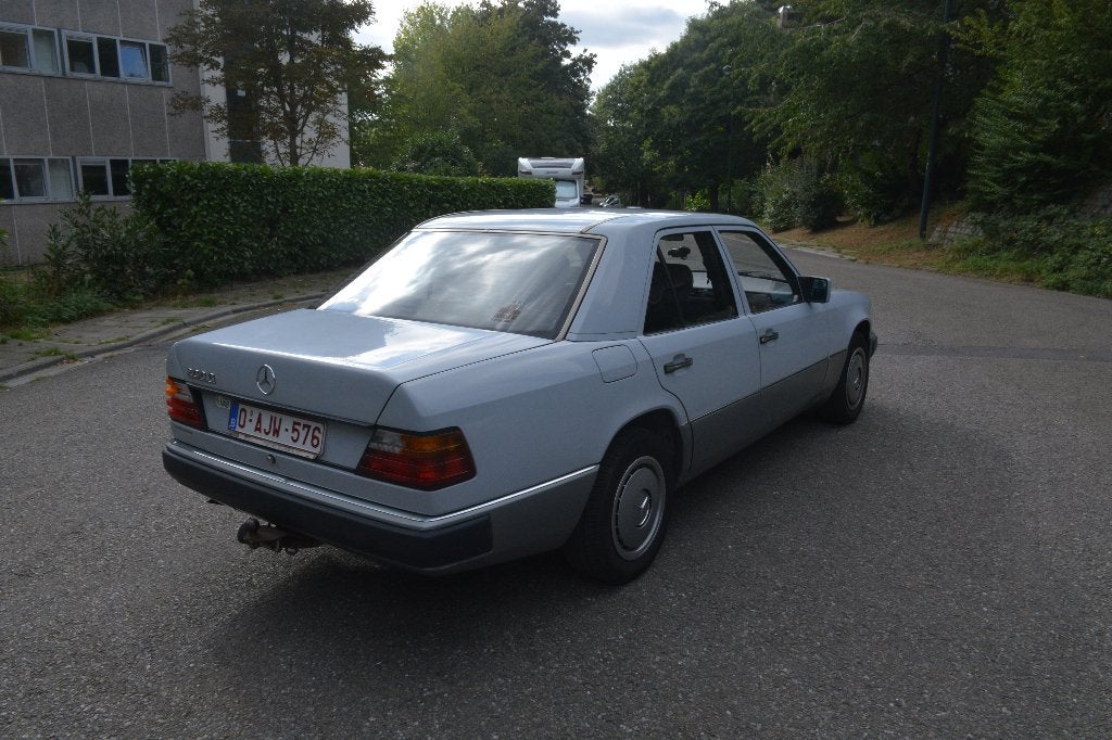 Mercedes 200D uit 1993, foto 6