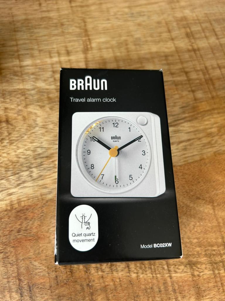 Nieuwe Braun reiswekker, model BC02XW, Ophalen, Zo goed als nieuw