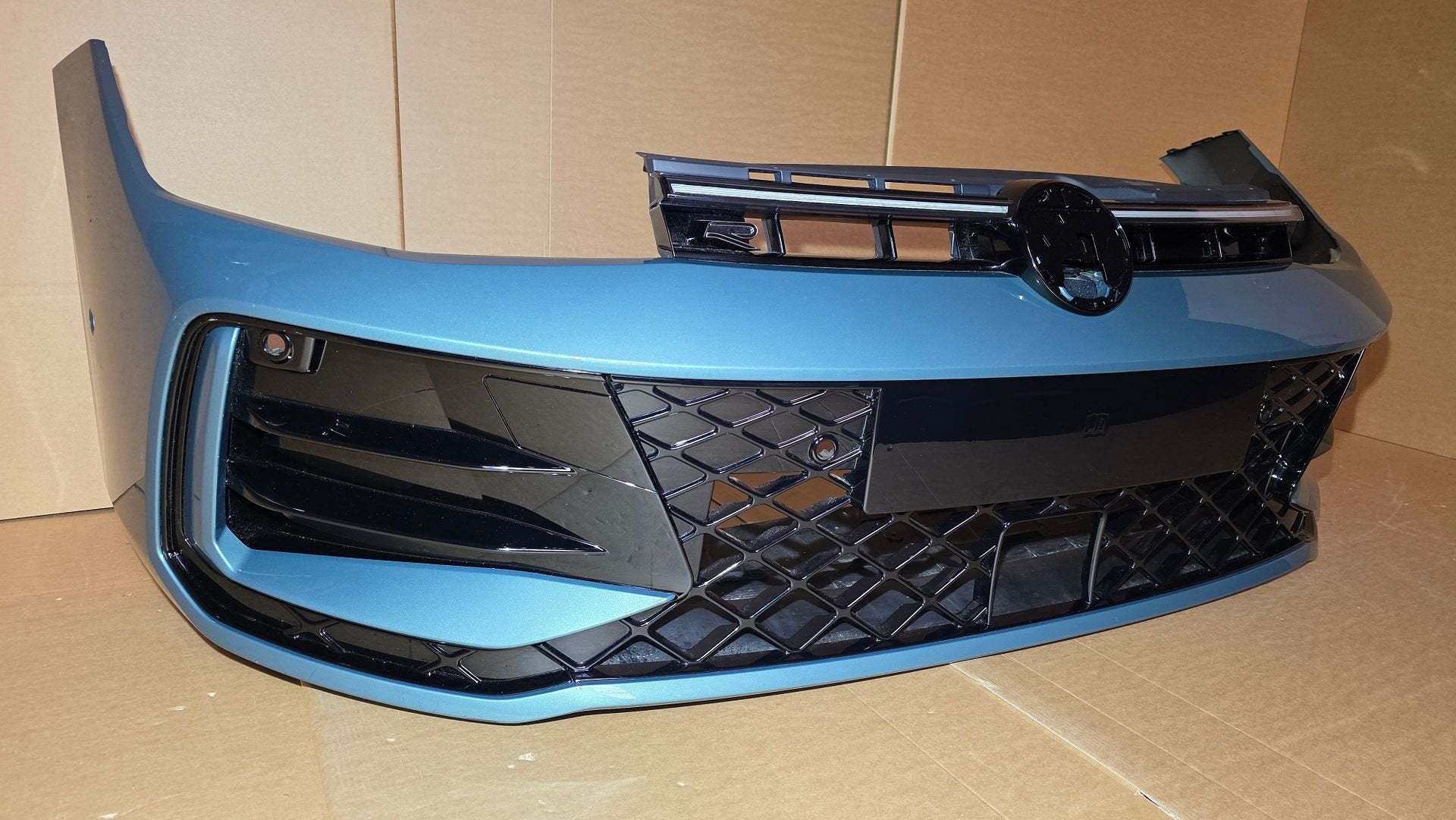 Voorbumper VW Passat B9 R-LINE 6xPDC LED 3J0807221B BUMPER, Auto-onderdelen, Gebruikt, -, Ophalen of Verzenden, Bumper