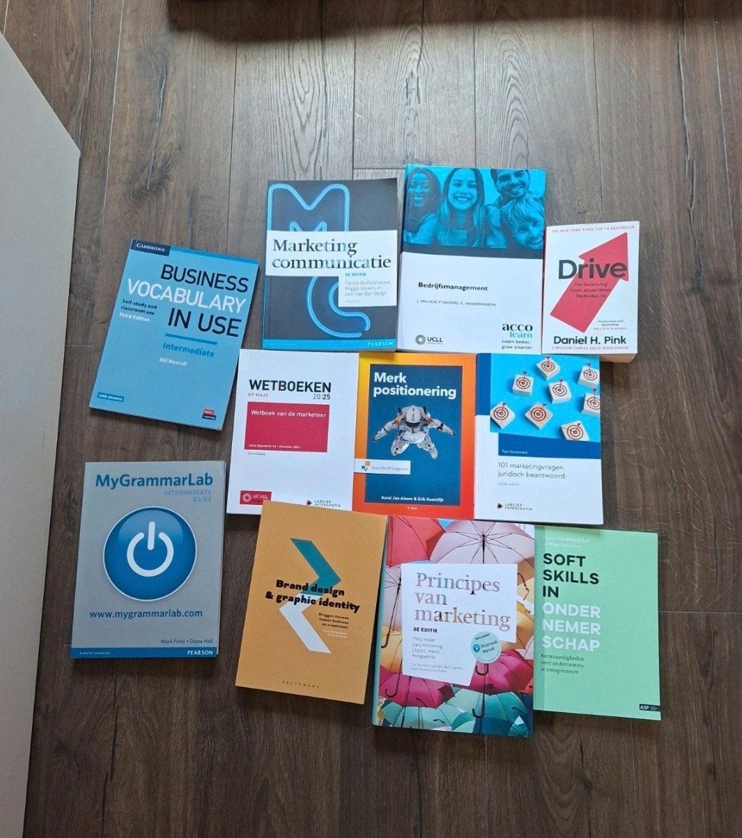 Lot met cursussen voor de opleiding  Marketing aan UCLL., Nieuw, Ophalen of Verzenden, Economie en Marketing, Tom Heremans