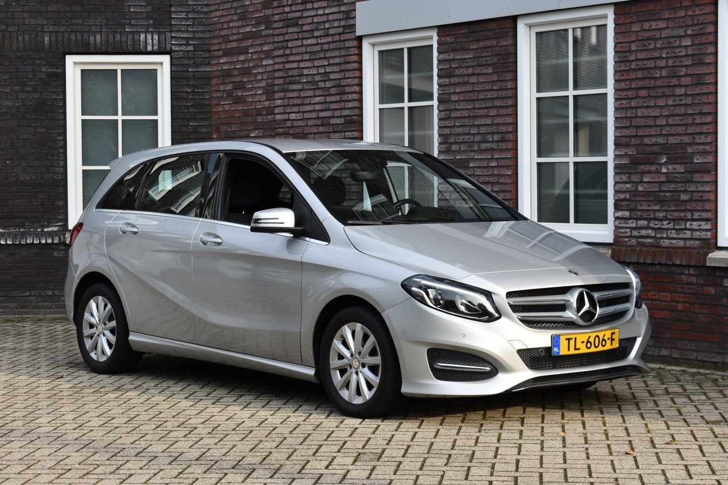 Mercedes-Benz B 180 Comfortstoelen /Climate Control/ Trekhaa, Argent ou Gris, Achat, Entreprise, 127 g/km