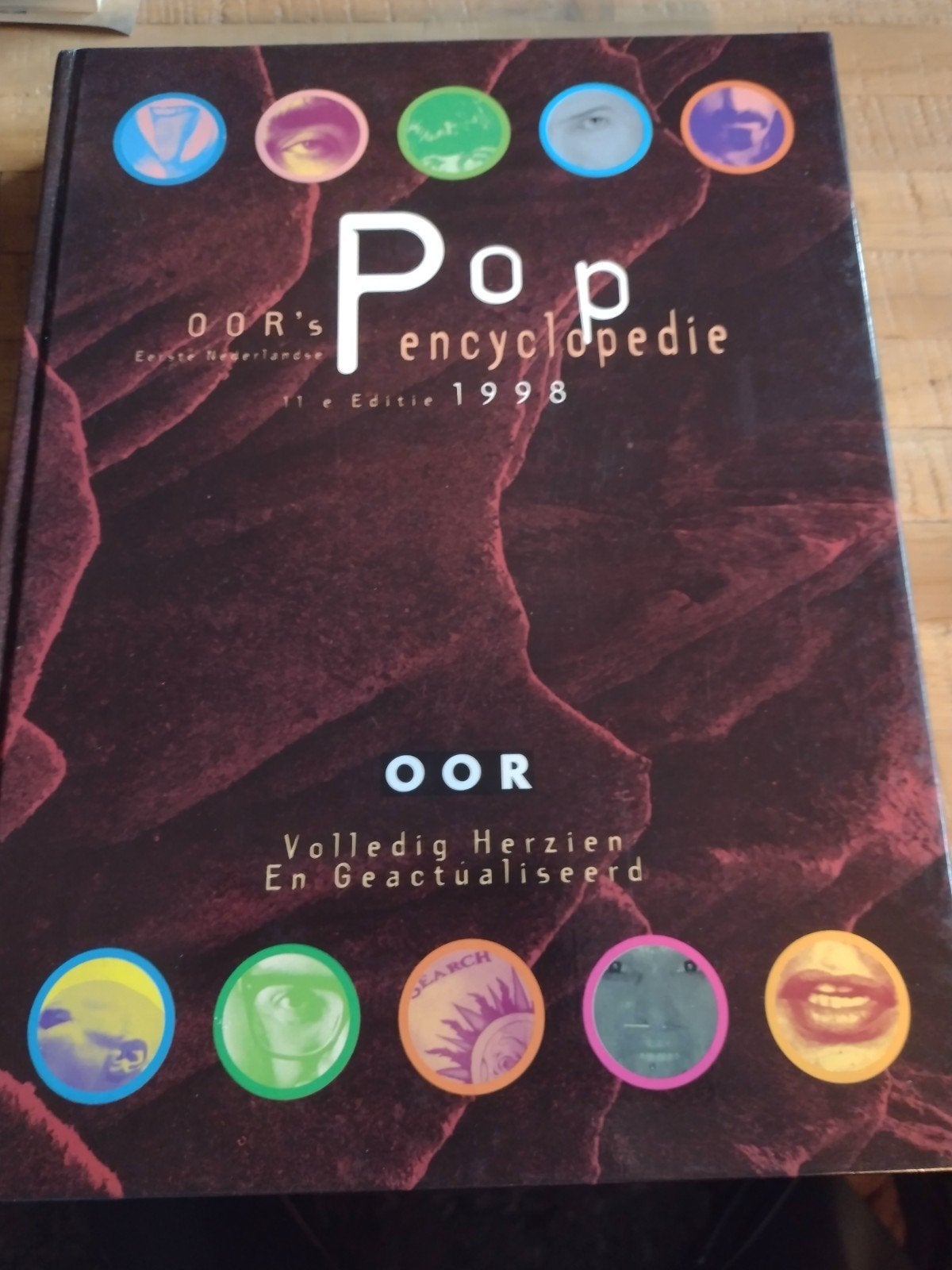 POP ENCYCLOPEDIE OOR 1998 (432 pag hardcover), Boeken, Ophalen of Verzenden, Zo goed als nieuw, Artiest