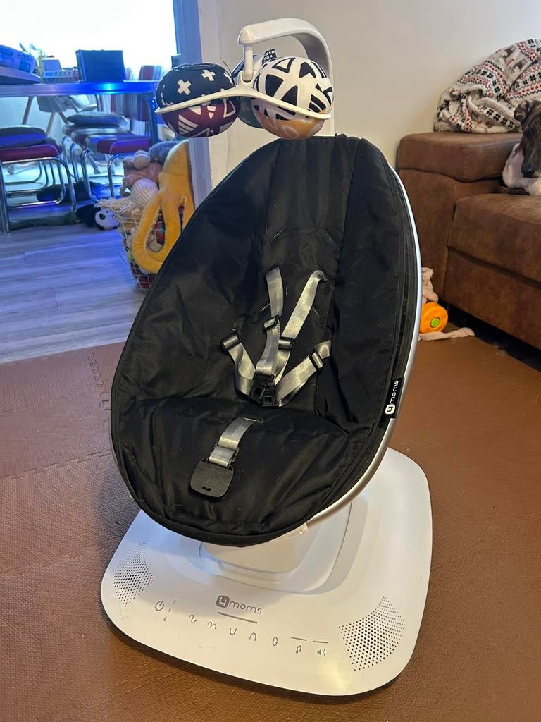 4moms mamaroo5 classic black, Autres marques, Comme neuf, Enlèvement, Avec ceinture(s)