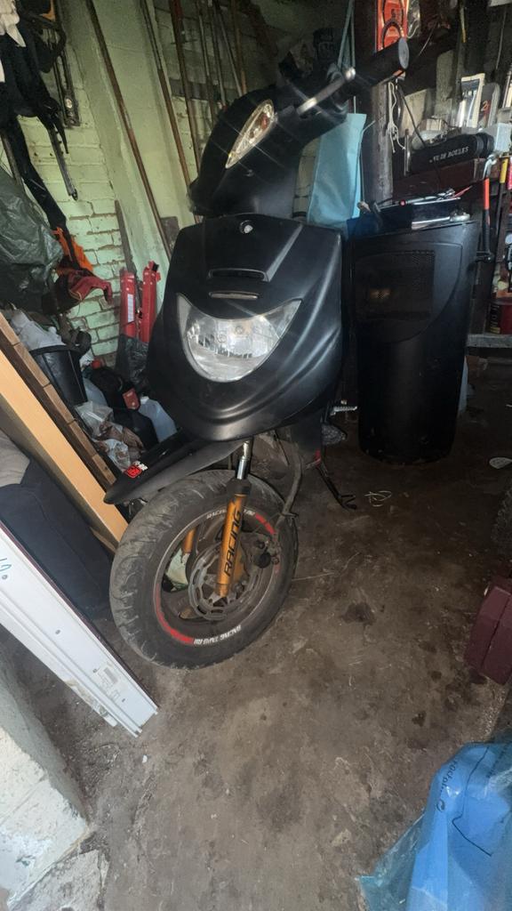 Je vend mon tgb refaire cilyndre serre 400, Fietsen en Brommers, Scooters | Yamaha, Ophalen, Tweetakt, Gebruikt, Overige modellen