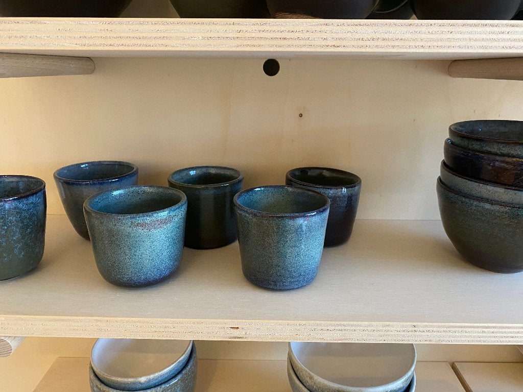 Lot de 14 pièces en céramique faites main – bols et tasses, Enlèvement