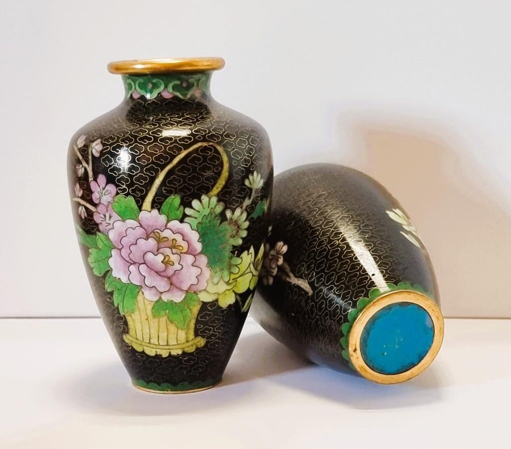 Cloisonne vaasjes met bloemkorven., Ophalen of Verzenden