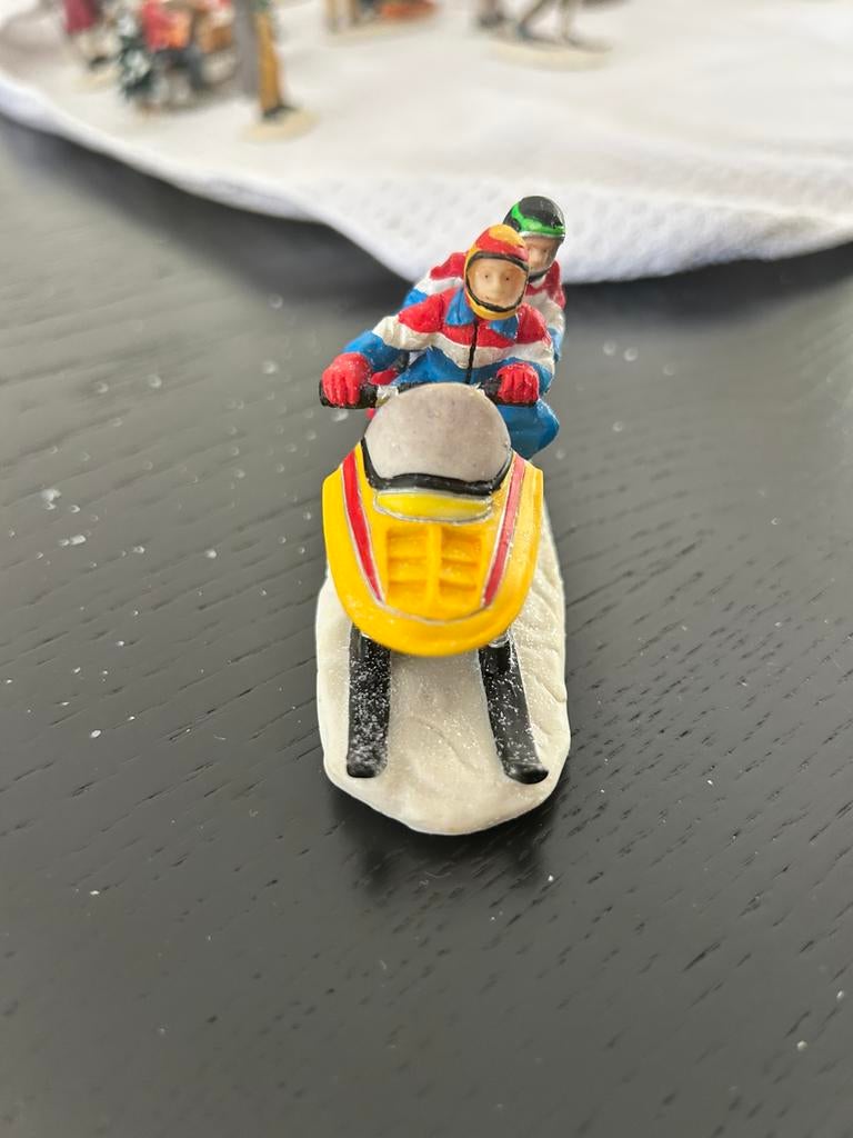 Lemax – “Snowmobile Riders / Snowmobilers”, Enlèvement, Comme neuf