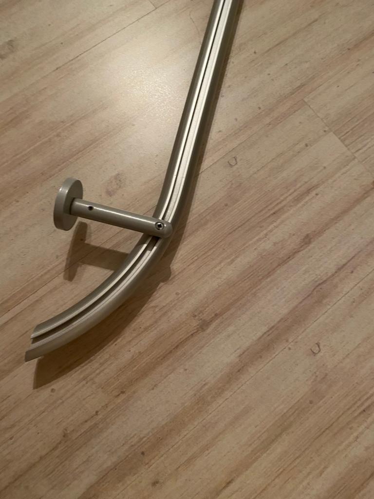 Gordijnenbaren: 1 metalen= grijs / 4 houten, Huis en Inrichting, Ophalen, Gebruikt, Grijs