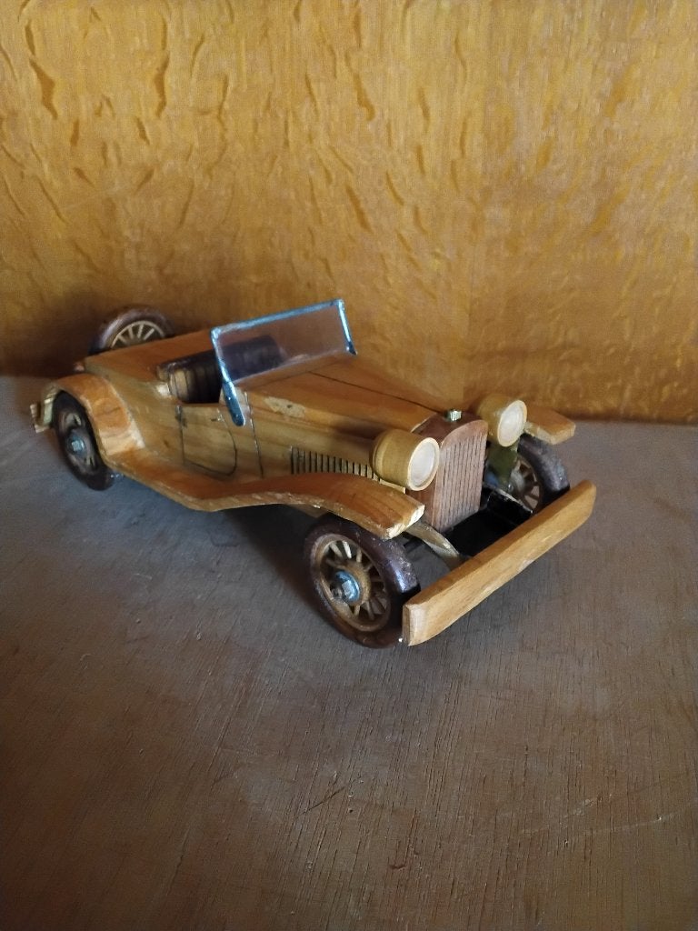 Automobila ,triumph en bois, Enlèvement ou Envoi, Comme neuf, Voitures