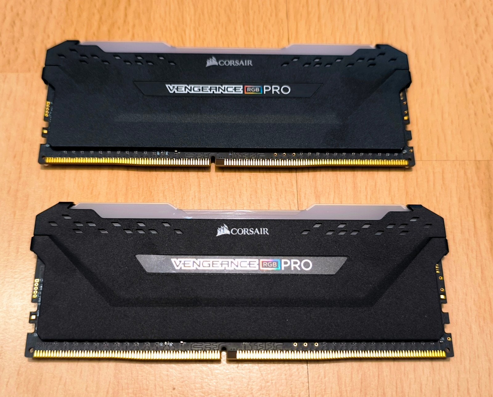 Corsair Vengeance RGB Pro 16 GB DDR4 RAM (2x8) 3200 MHz C16, Computers en Software, RAM geheugen, Ophalen of Verzenden