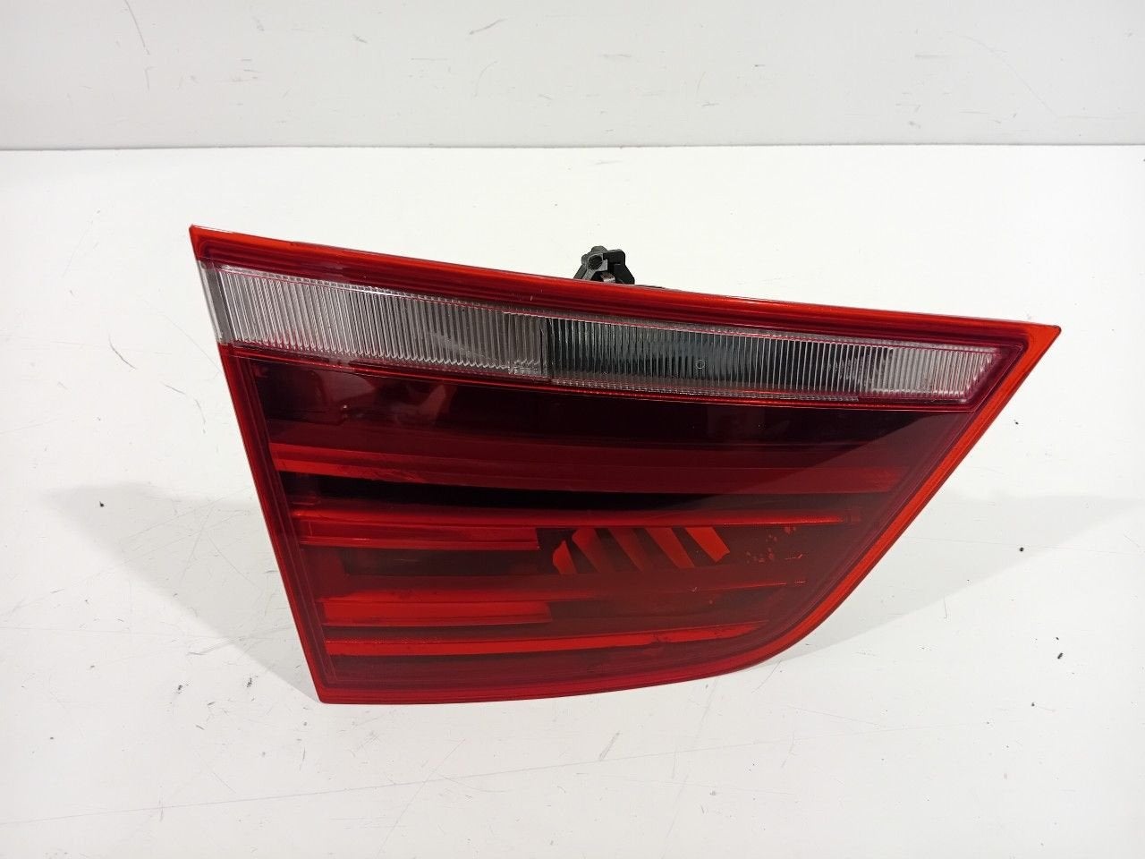 Achterlicht kofferdeksel achterklep links BMW X3, Onderdelen@venauto.nl, Van der Ven Autorecycling B.V., Ettenseweg 76, 4706 PB Roosendaal, The Netherlands