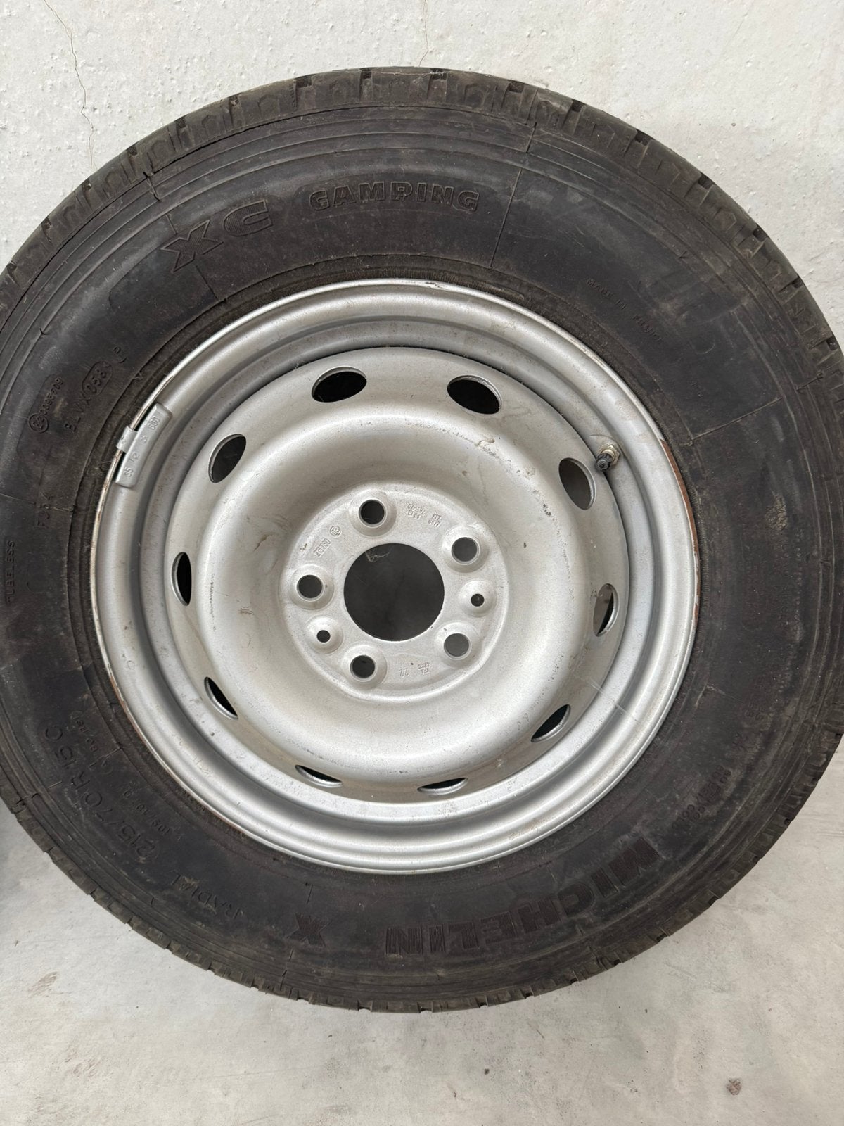 Reservewiel michelin xc camping 215/70R15C, Ophalen, Zo goed als nieuw
