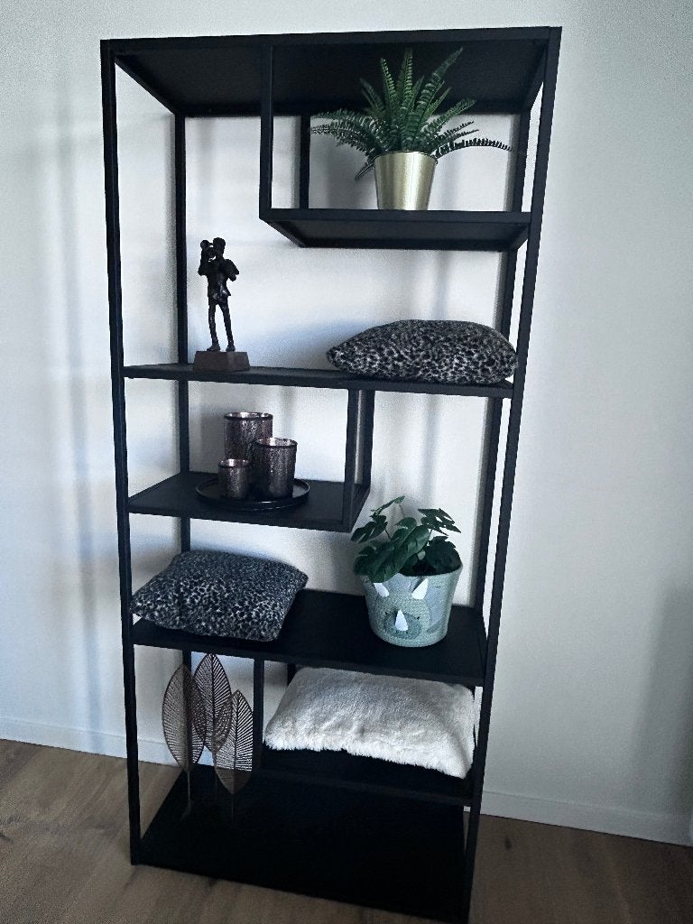 Zwart metalen rek, Enlèvement, Utilisé