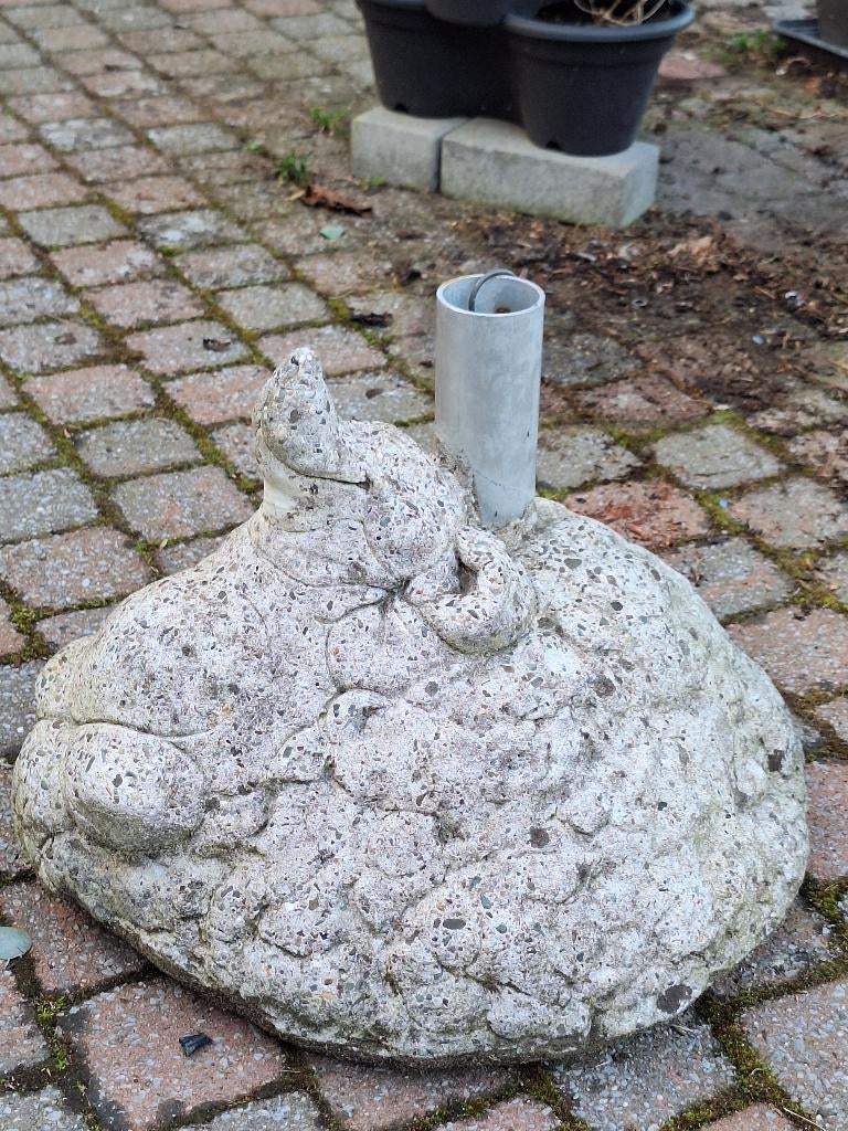 Betonnen parasolvoet met ´zonnende mol´, Tuin en Terras, Ophalen, Parasolvoet