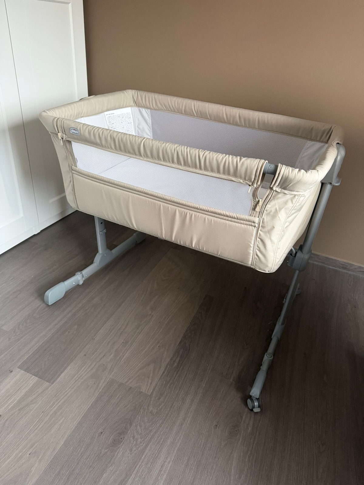 Co-dodo Chicco Next2Me Essential – Beige, Enfants & Bébés, Enlèvement, Comme neuf, Lit