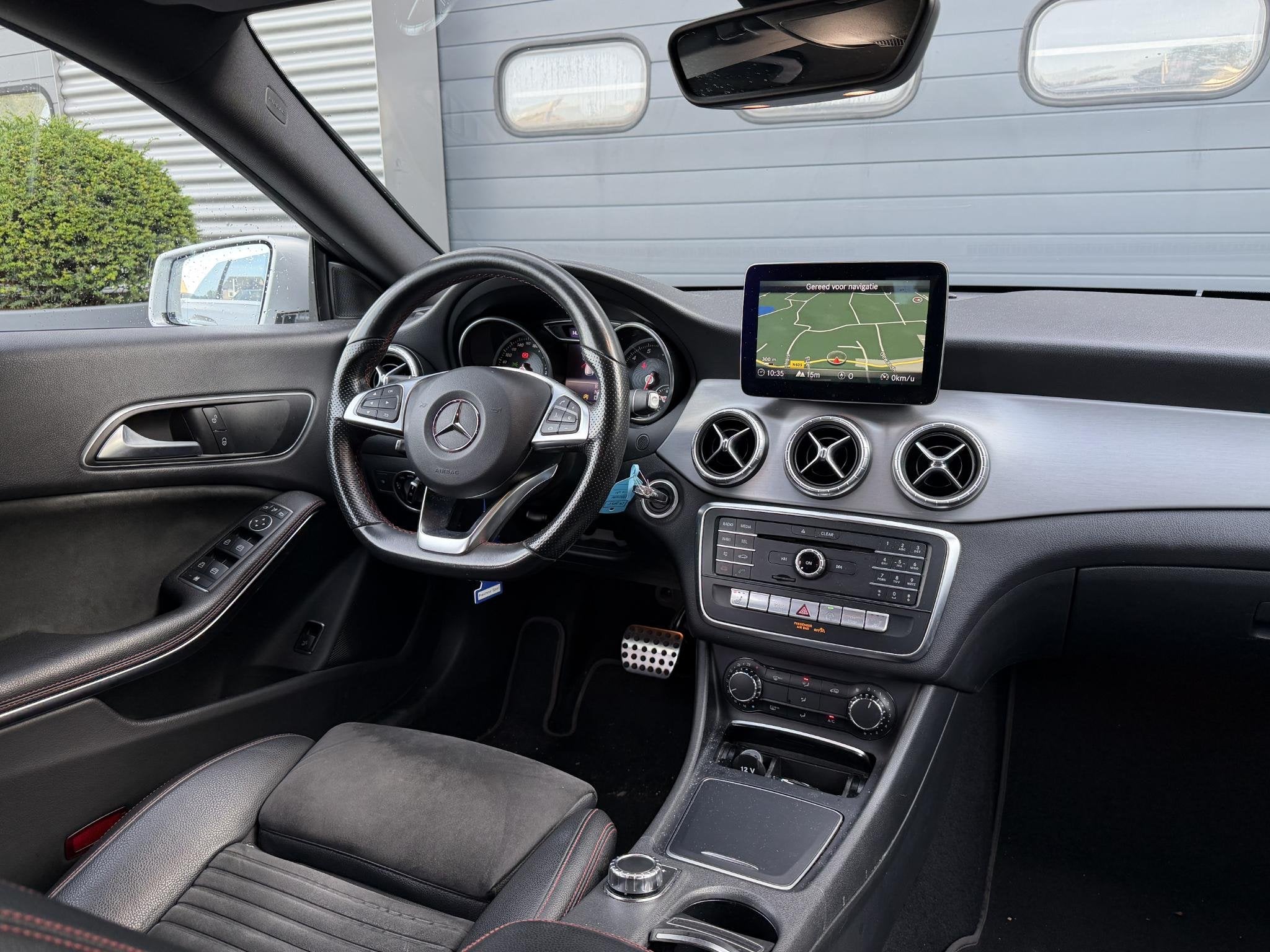 Mercedes-Benz CLA-klasse Shooting Brake 180 AMG | Navigatie, Auto's, CLA, Gebruikt, Euro 6, 4 cilinders