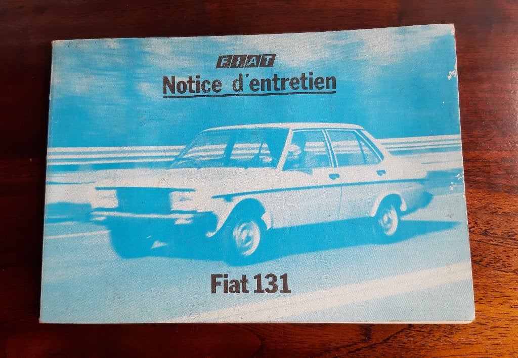 Fiat 131 handleiding boekje franstalig, Boeken, Auto's | Boeken, Ophalen of Verzenden, Gelezen, Overige merken
