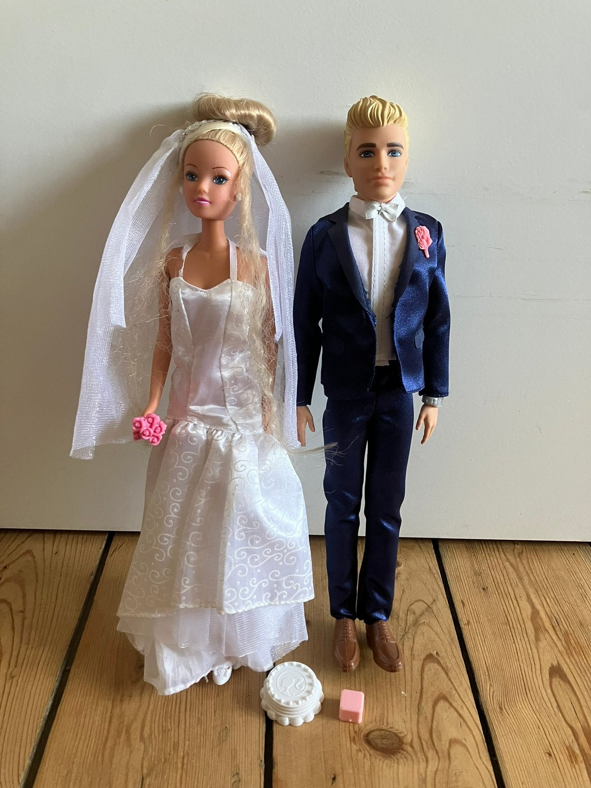Couple mariés : Ken et poupée style Barbie, Kinderen en Baby's, Speelgoed | Poppen, Ophalen of Verzenden, Gebruikt, Barbie