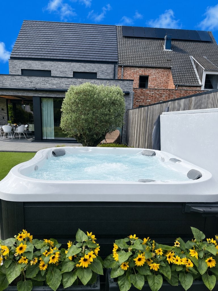Jacuzzi merk Jacuzzi J-300, Jardin & Terrasse, Bains à remous et Spas, Enlèvement, Utilisé, Couverture