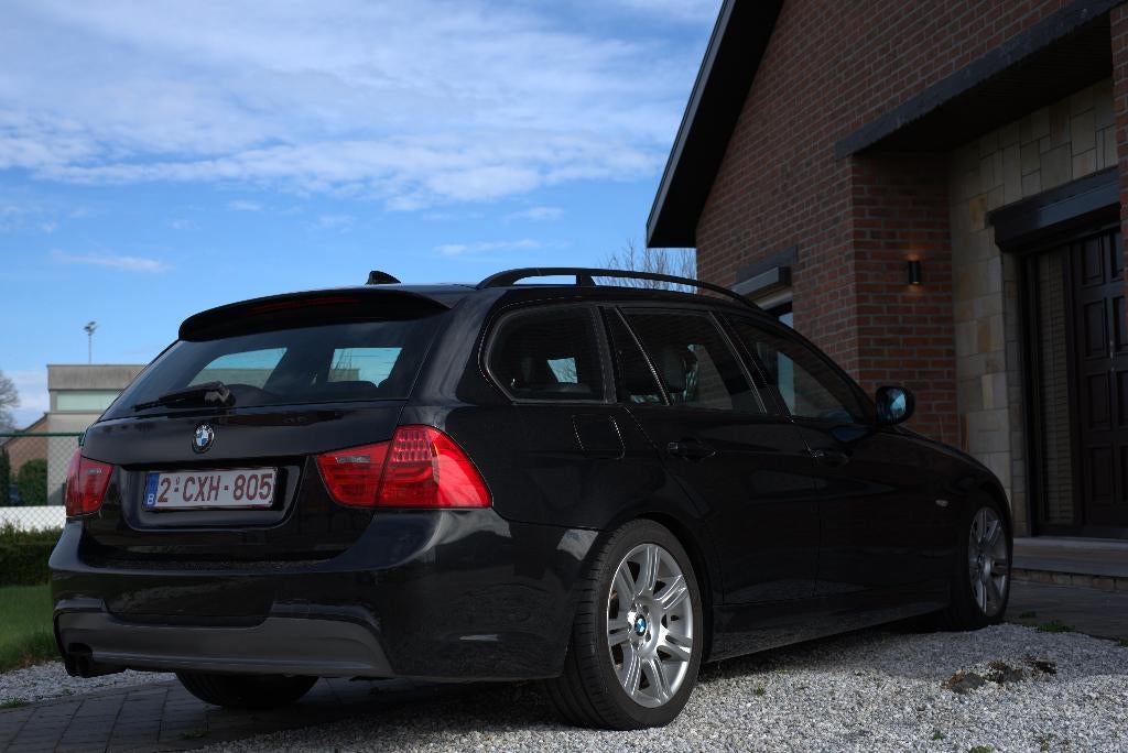 BMW 3.0 325i 6 cilinder e91 stationwagen volle opties, Auto's, Achterwielaandrijving, Alcantara, Zwart, 5 deurs