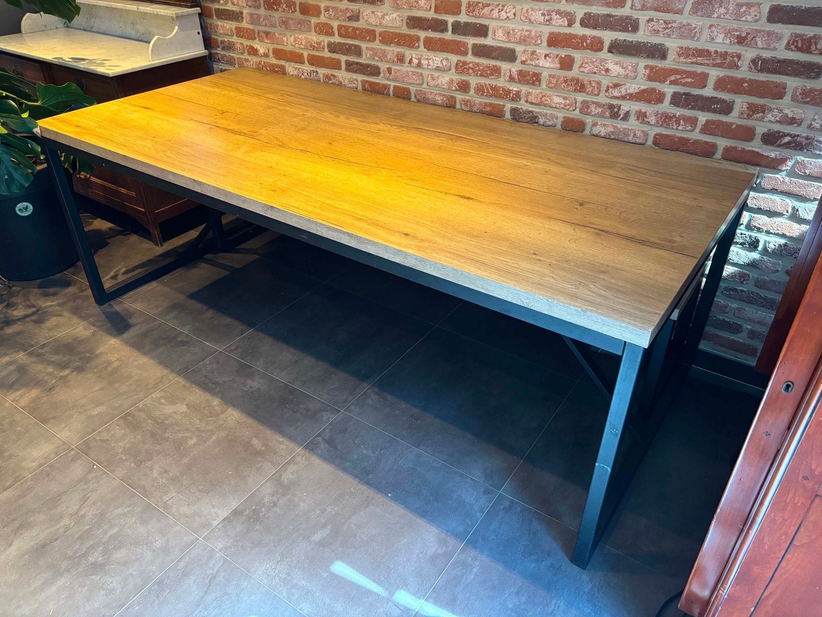 Lange eettafel met bank, Huis en Inrichting, Tafels | Eettafels, Ophalen, Gebruikt