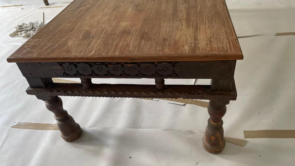 Table basse-Lit d’opium, Enlèvement