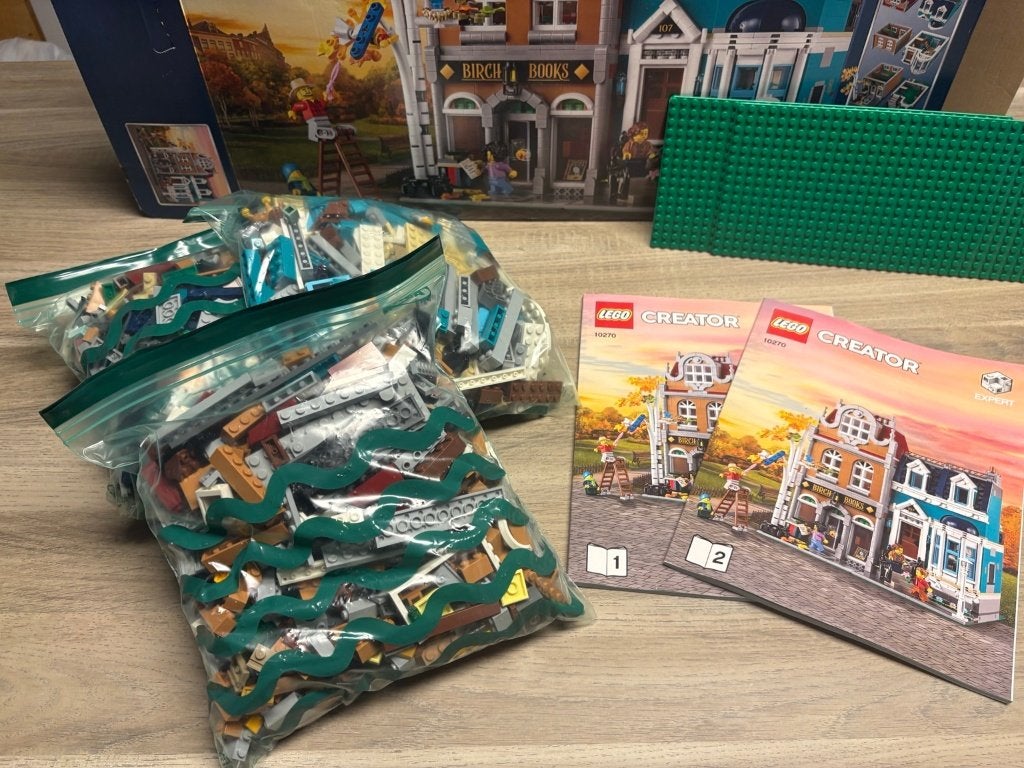 LEGO 10270 Bookshop compleet met doos en boekjes, Kinderen en Baby's, Speelgoed | Duplo en Lego, Ophalen, Inclusief instructies
