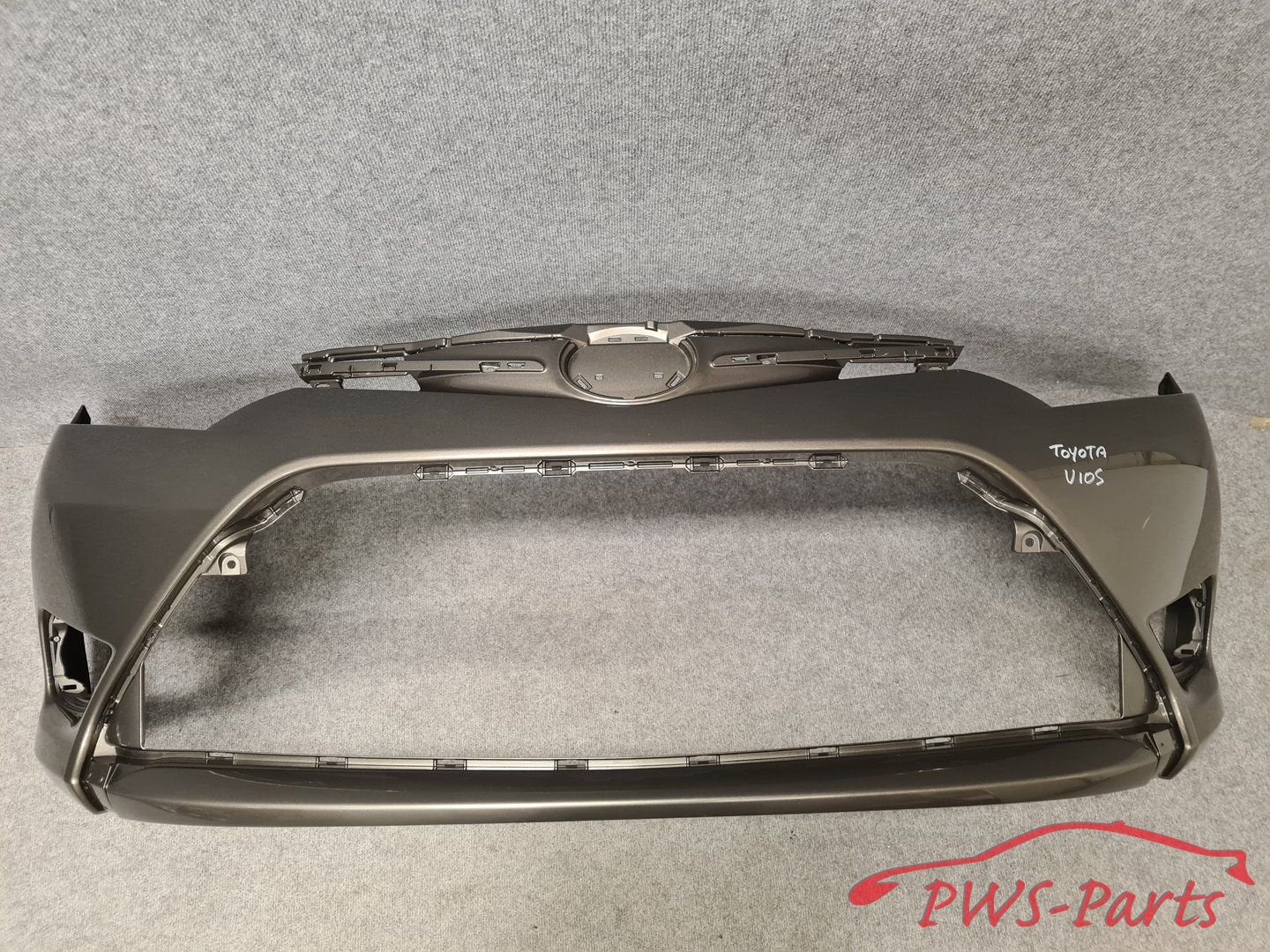 TOYOTA YARIS VIOS SEDAN VANAF 2014 VOORBUMPER ORIGINEEL, Gebruikt, -, Voor, -