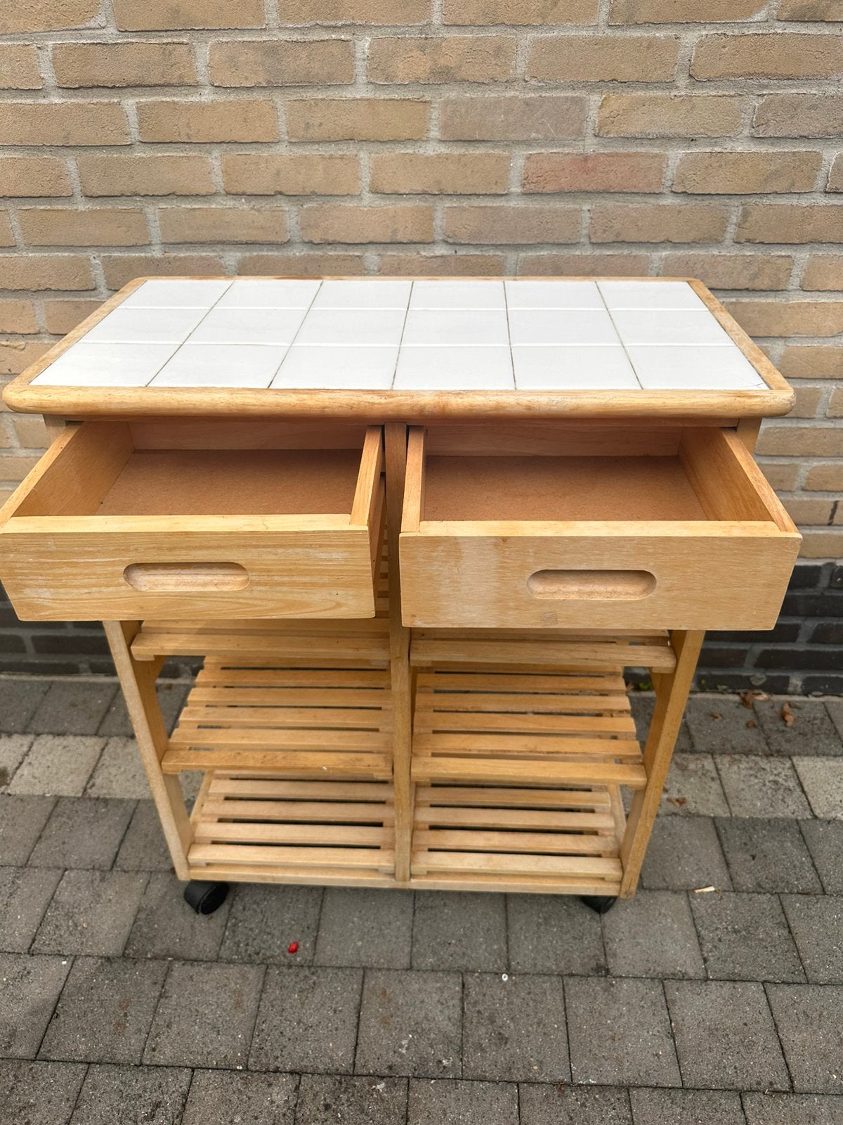 Leuk tafeltje voor buiten, Tuin en Terras, Ophalen, Zo goed als nieuw