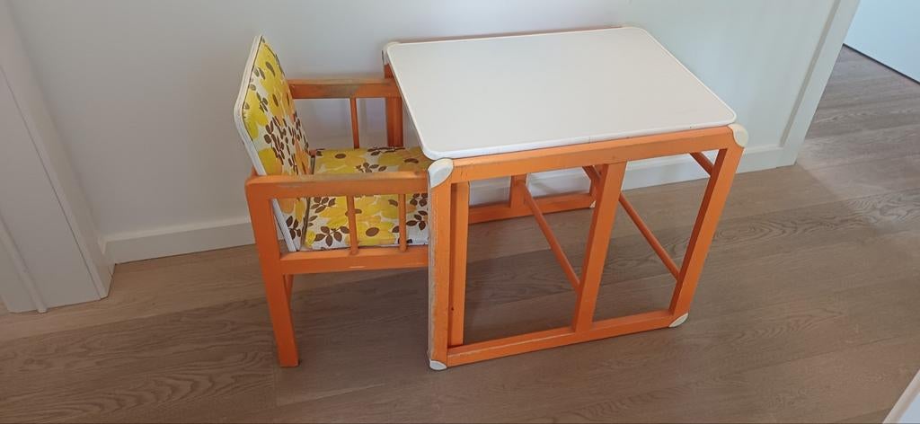 Kinderstoel of kinderbureau retro, Ophalen
